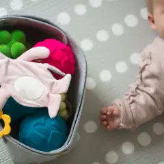 Zabawki sensoryczne dla rocznego dziecka: Jak mądrze wspierać rozwój?