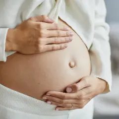 Pierwszy zmysł u płodu: Co czuje Twoje dziecko w brzuchu?