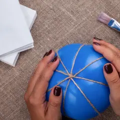 Zabawy sensoryczne dla dzieci: Jak wspierać rozwój? Pomysły DIY.