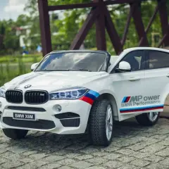 Idealny samochód-zabawka? Wybierz bezpieczne auto na akumulator!