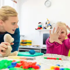 Meltdown czy złość? Rozpoznaj przeciążenie sensoryczne u dziecka!