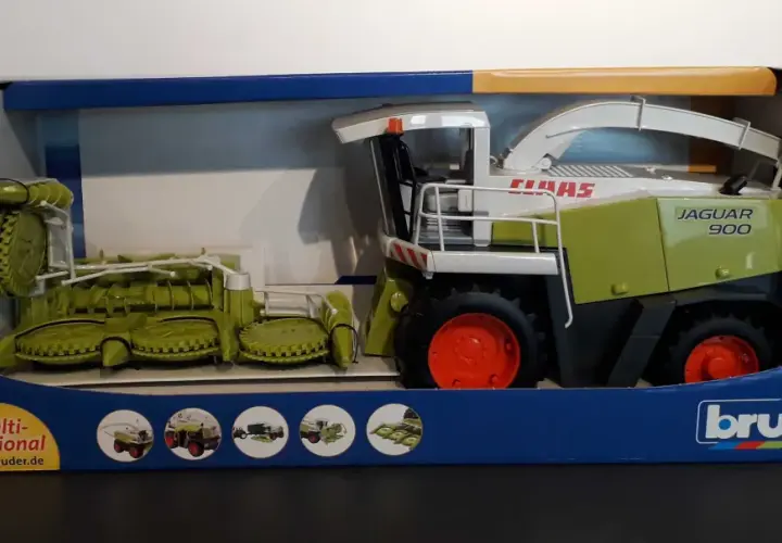 Kombajn Claas zabawka Bruder czy Siku? Wybierz idealny model!