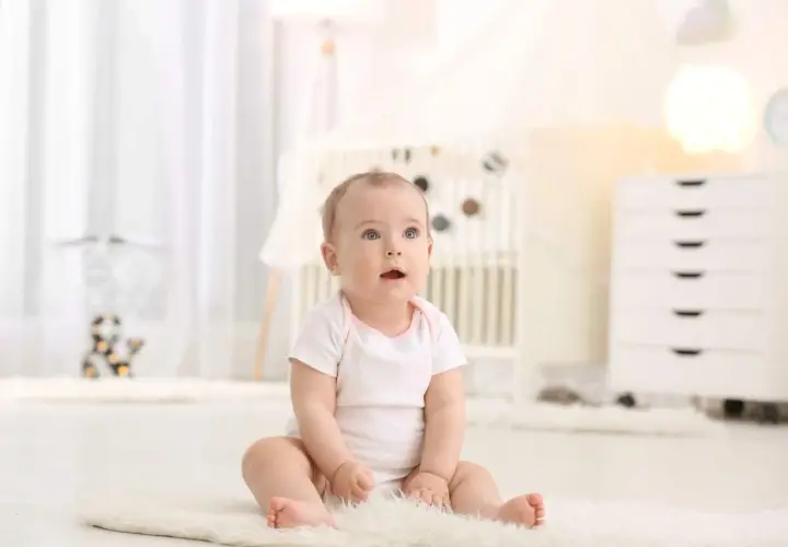 Siadanie dziecka: Kiedy jest gotowe? Unikaj tych błędów!