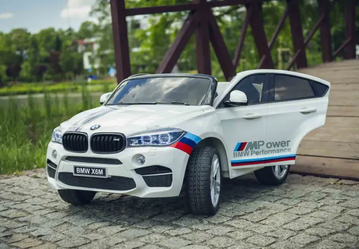 Idealny samochód-zabawka? Wybierz bezpieczne auto na akumulator!
