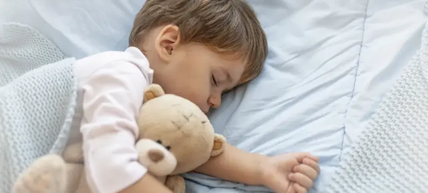Sen dziecka: Tabela norm wiekowych. Czy Twoje dziecko śpi dobrze?