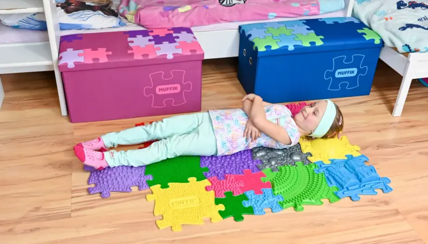 Mata sensoryczna Muffik: Jak wybrać i dbać o zdrowie stóp dziecka?