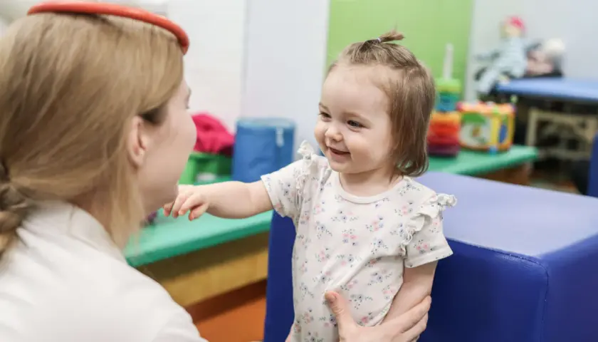 Integracja sensoryczna u dziecka: objawy, diagnoza, terapia i wsparcie
