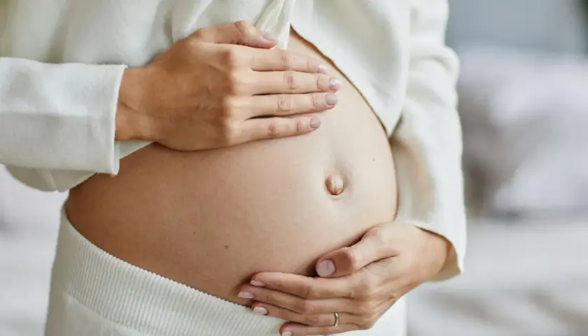 Pierwszy zmysł u płodu: Co czuje Twoje dziecko w brzuchu?
