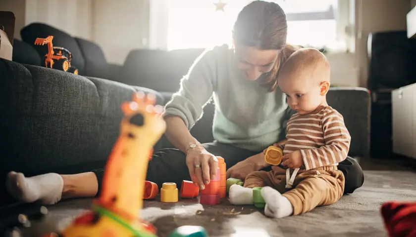 8-miesięczne dziecko: Zabawy sensoryczne DIY Rozwijaj zmysły bezpiecznie