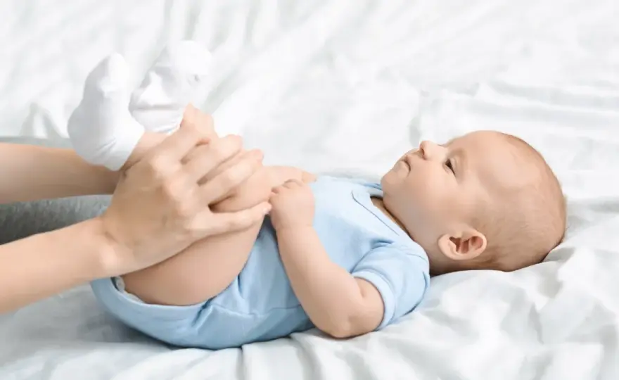 Co na zaparcia u niemowlaka? Skuteczne metody i alarmujące objawy