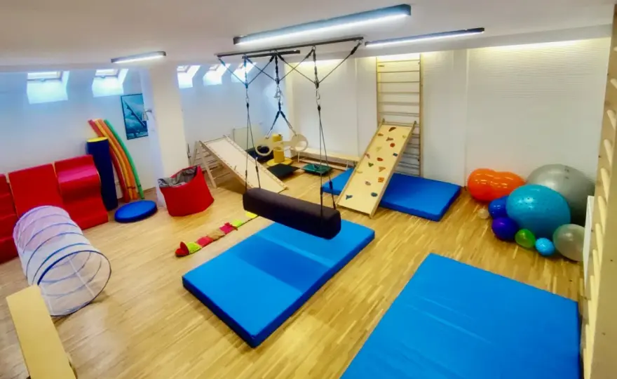 Integracja sensoryczna Warszawa: Jak wybrać najlepsze centrum?