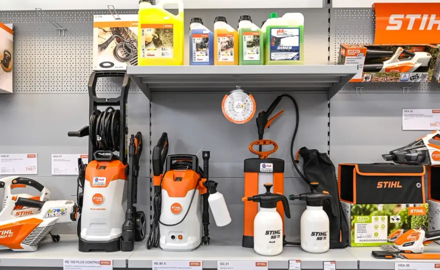 Kosa Stihl zabawka: Na baterie czy akumulator? Wybierz mądrze!