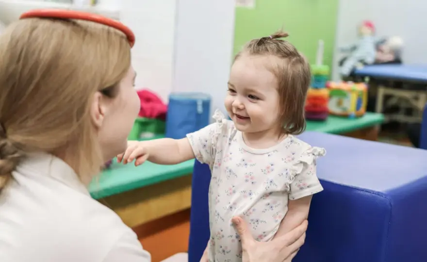 Integracja sensoryczna u dziecka: objawy, diagnoza, terapia i wsparcie