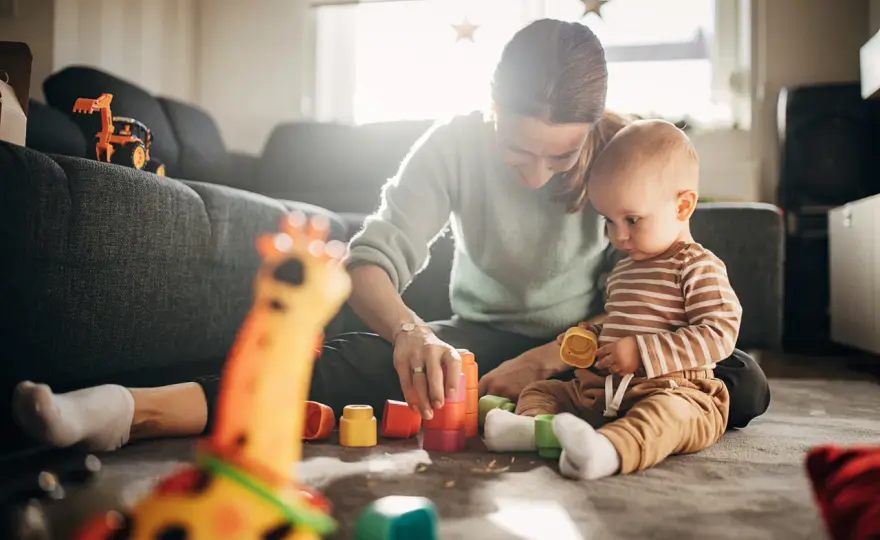 8-miesięczne dziecko: Zabawy sensoryczne DIY Rozwijaj zmysły bezpiecznie