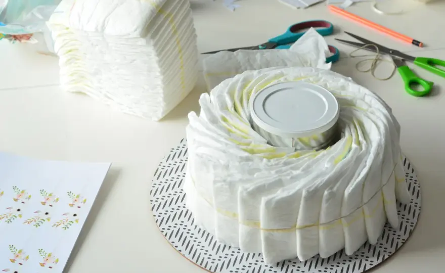 Wyjątkowy tort z pampersów na chrzciny? Stwórz go krok po kroku!
