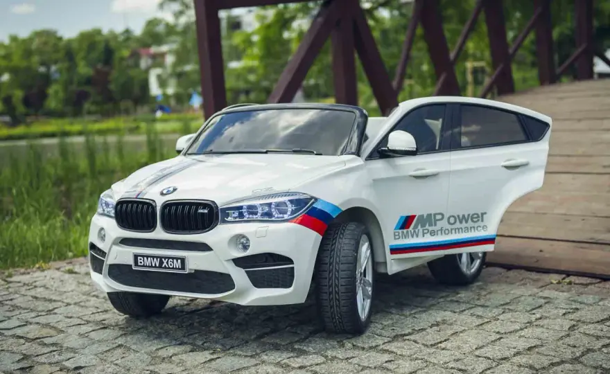 Idealny samochód-zabawka? Wybierz bezpieczne auto na akumulator!