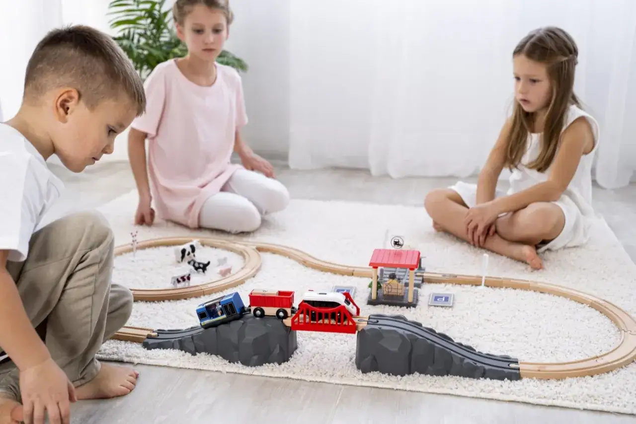 porównanie kolejek elektrycznych dla dzieci różnych marek